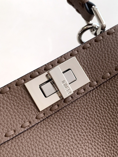 フェンディバッグ角部分ディテール